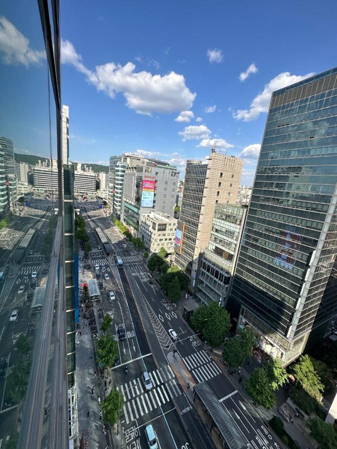 Hongdae Guesthouse 1Min From Hongik Uni Station Exit #1 سيول المظهر الخارجي الصورة