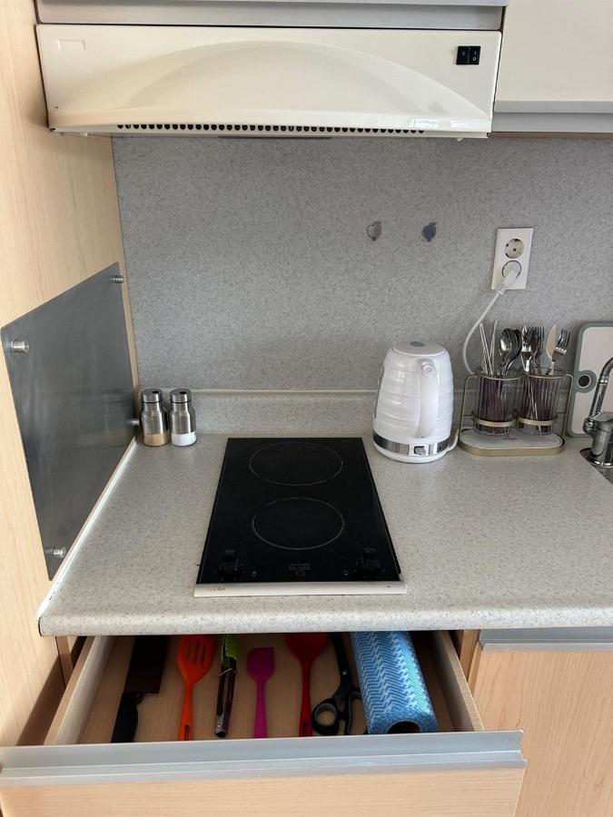 Hongdae Guesthouse 1Min From Hongik Uni Station Exit #1 سيول المظهر الخارجي الصورة
