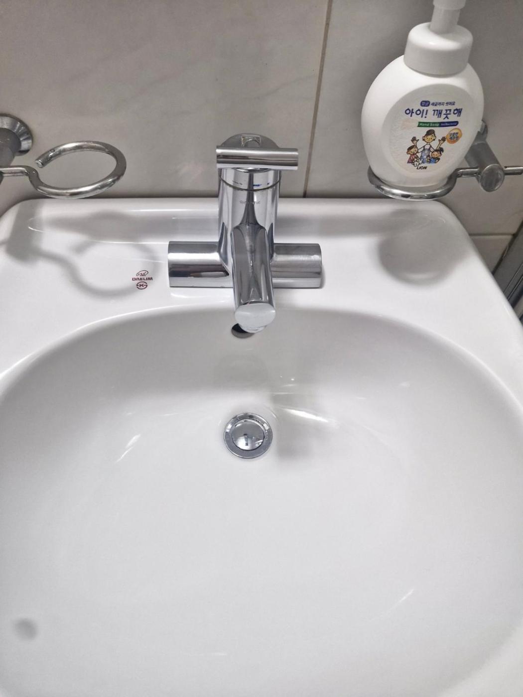 Hongdae Guesthouse 1Min From Hongik Uni Station Exit #1 سيول المظهر الخارجي الصورة