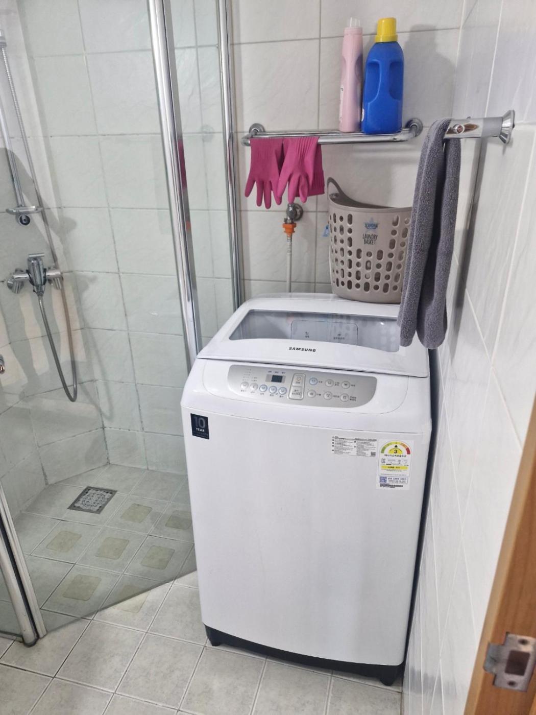 Hongdae Guesthouse 1Min From Hongik Uni Station Exit #1 سيول المظهر الخارجي الصورة